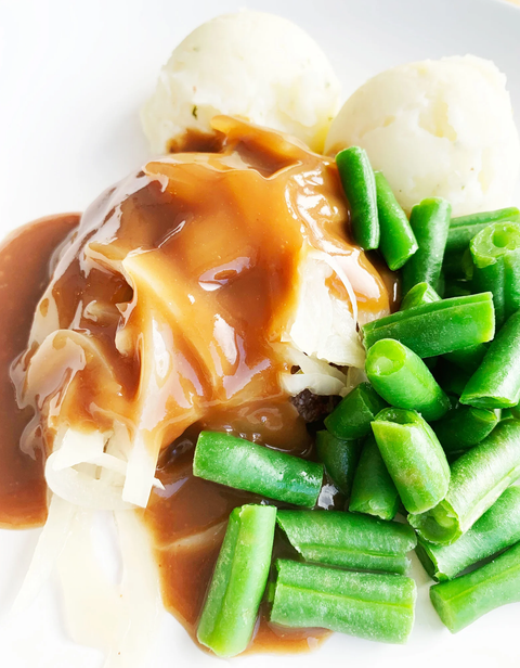Steak haché & oignons en sauce, haricots verts & purée